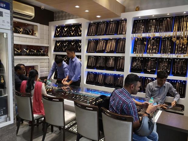 Personalized Service at Naren Kumar Jewellers