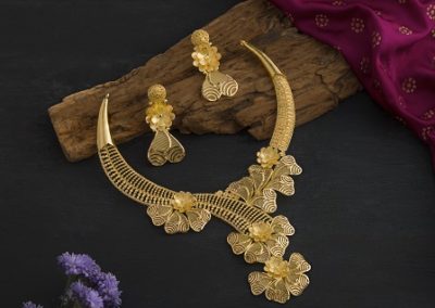 Top Jeweller Narenkumar Jewellers Kandivali East Thkaur Village Gold Jewellery Necklace Set with Earrings