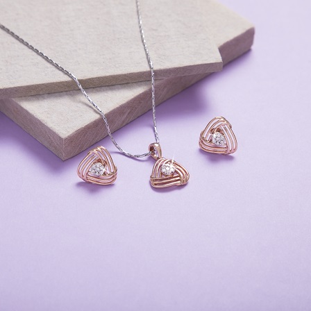 Lightweight certified diamond pendant set